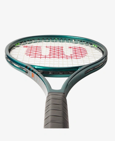 Wilson Blade Pro 98 (16x19) V9 Tennis Racket